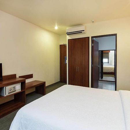 Hampton By Hilton San Juan Del Rio Hotel Bagian luar foto