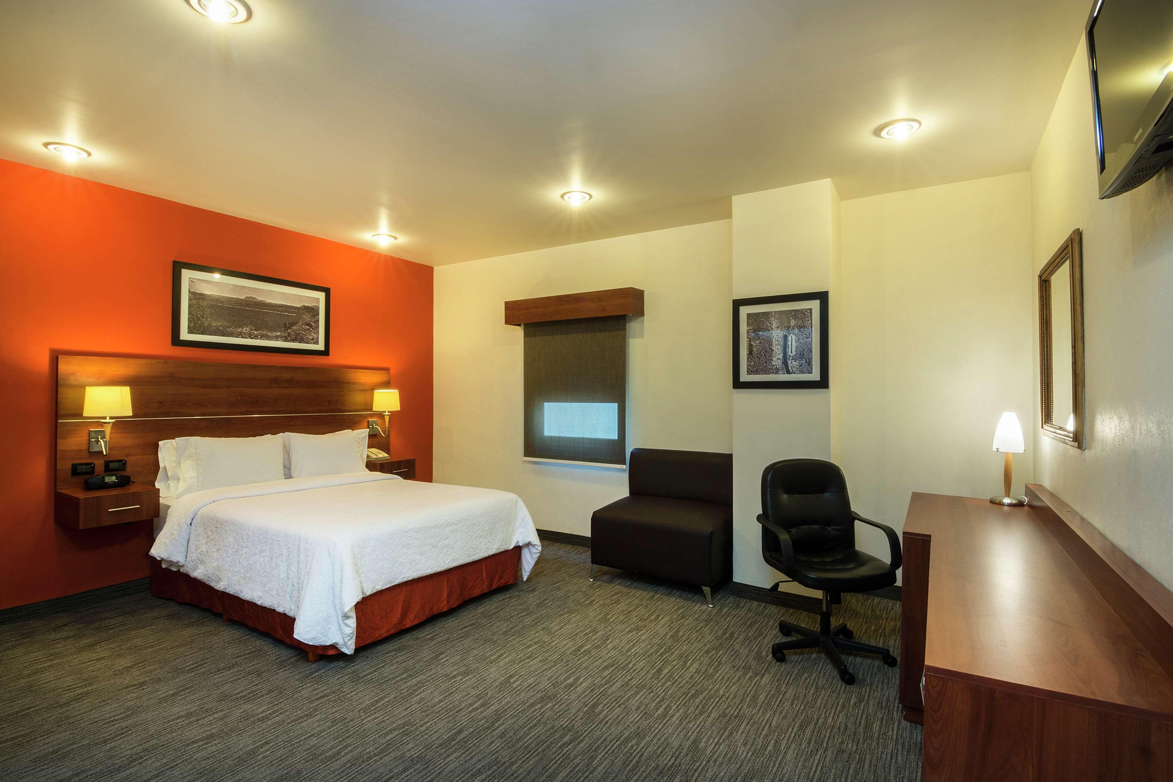 Hampton By Hilton San Juan Del Rio Hotel Bagian luar foto