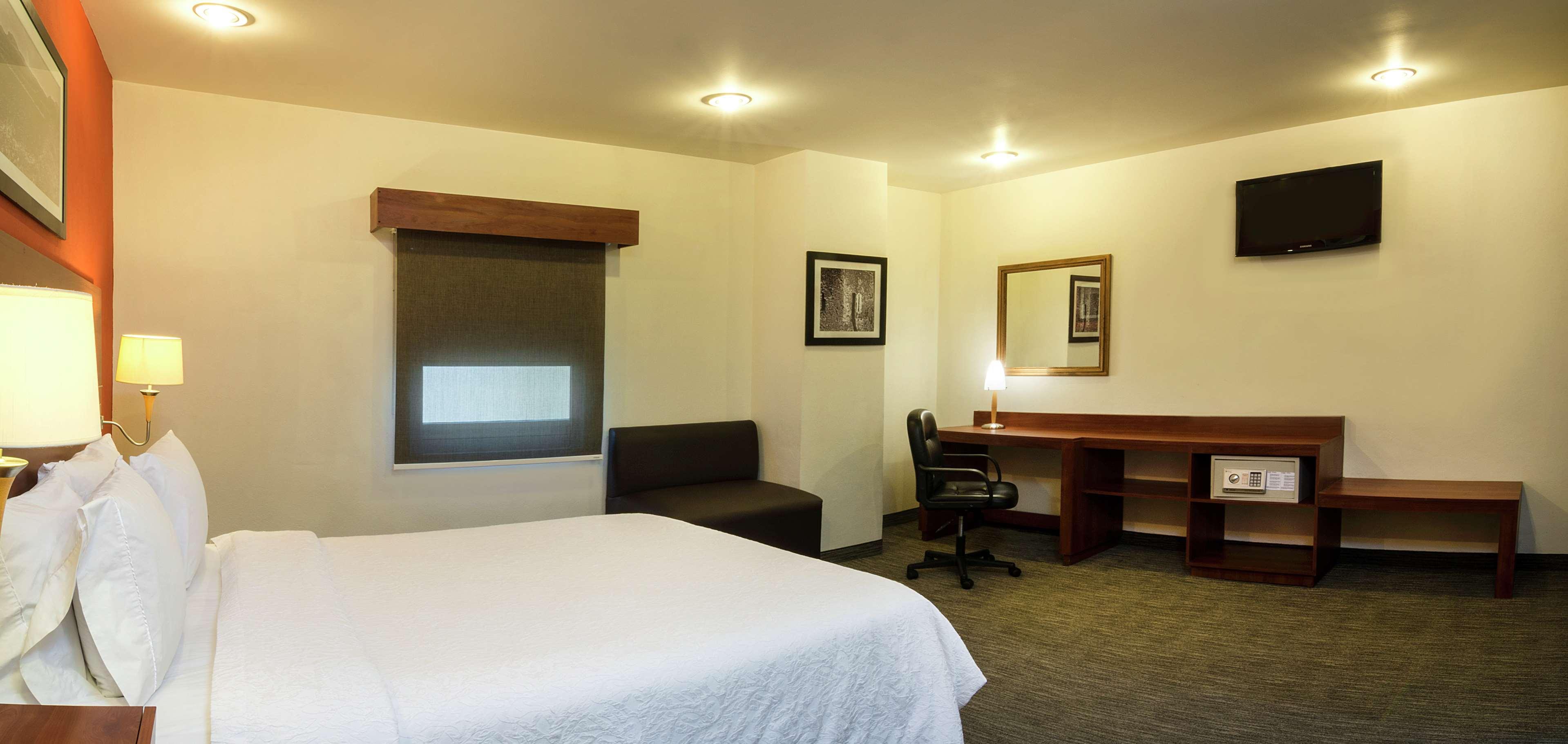 Hampton By Hilton San Juan Del Rio Hotel Bagian luar foto