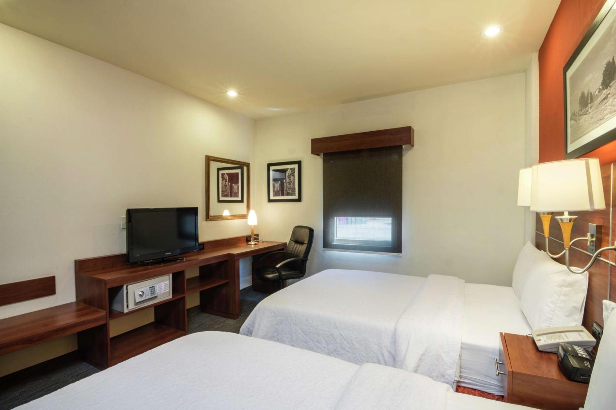 Hampton By Hilton San Juan Del Rio Hotel Bagian luar foto