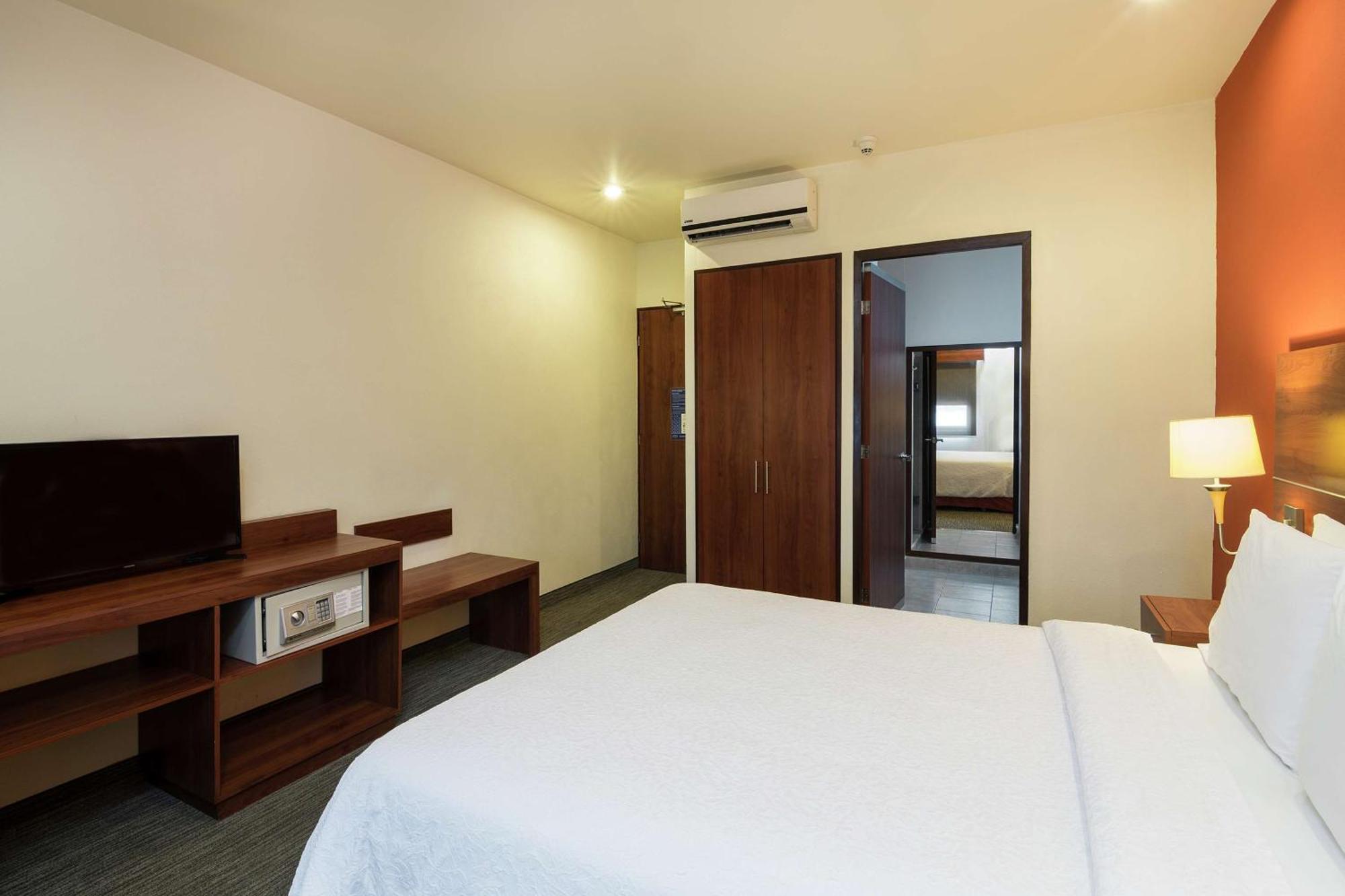 Hampton By Hilton San Juan Del Rio Hotel Bagian luar foto