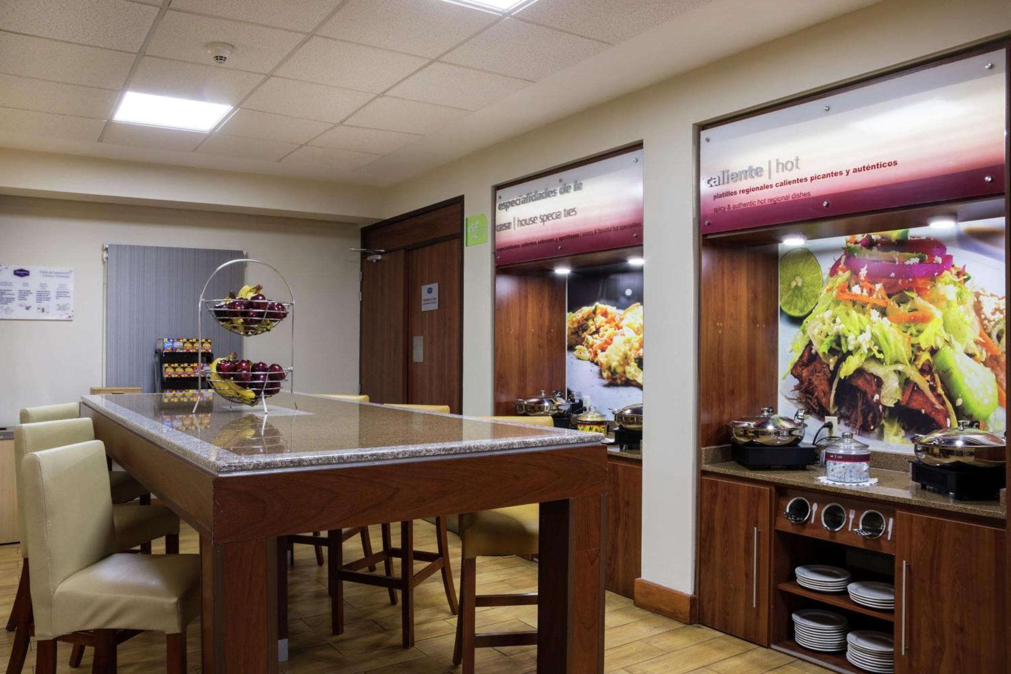 Hampton By Hilton San Juan Del Rio Hotel Bagian luar foto