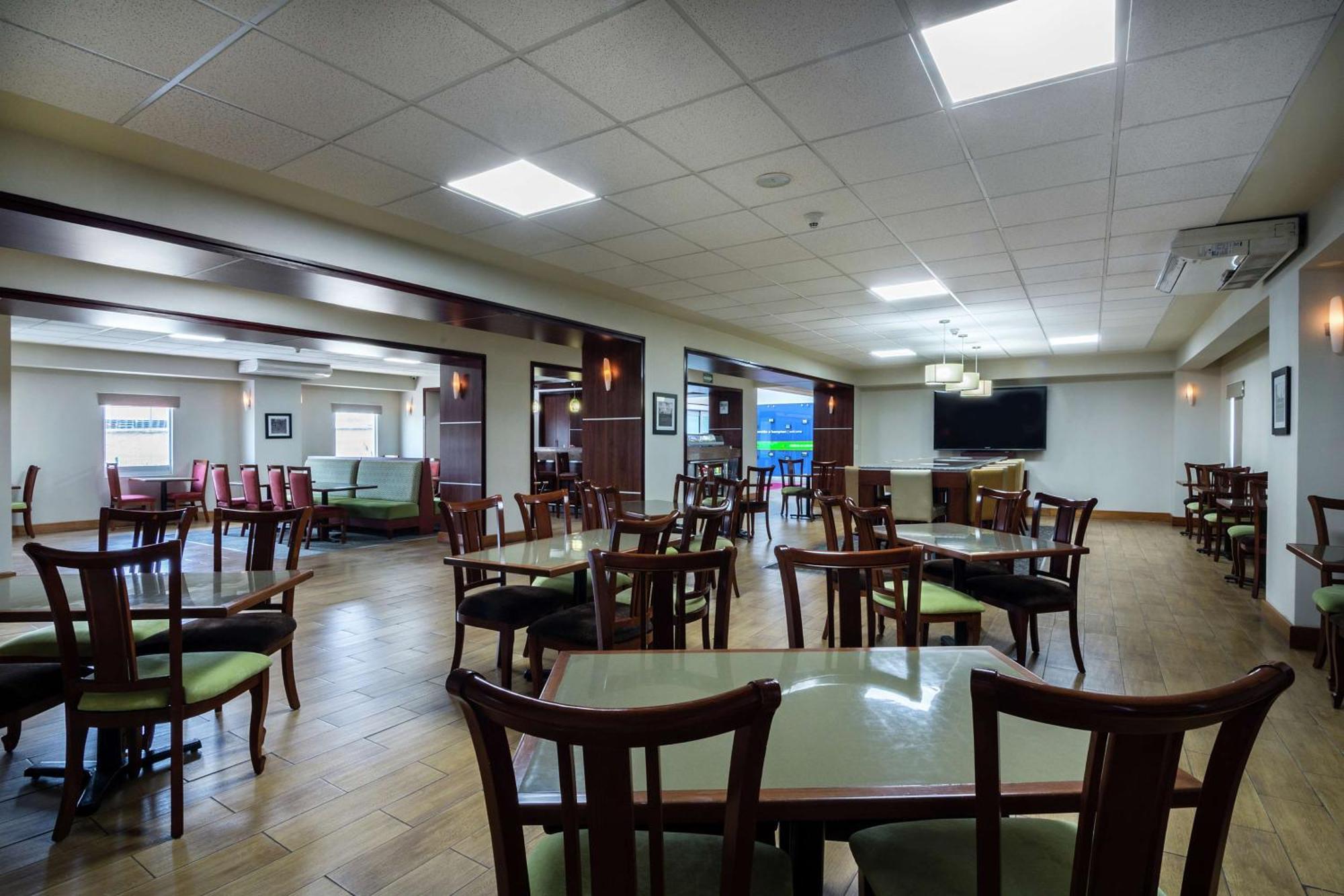 Hampton By Hilton San Juan Del Rio Hotel Bagian luar foto