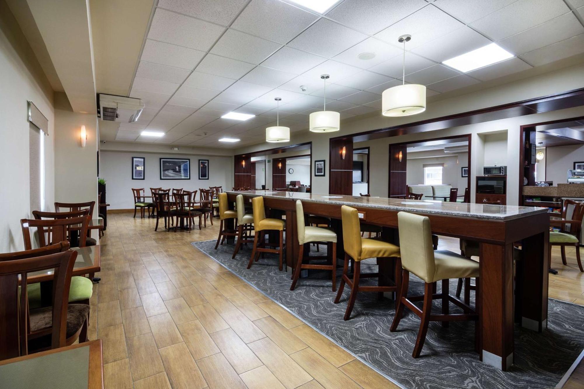 Hampton By Hilton San Juan Del Rio Hotel Bagian luar foto