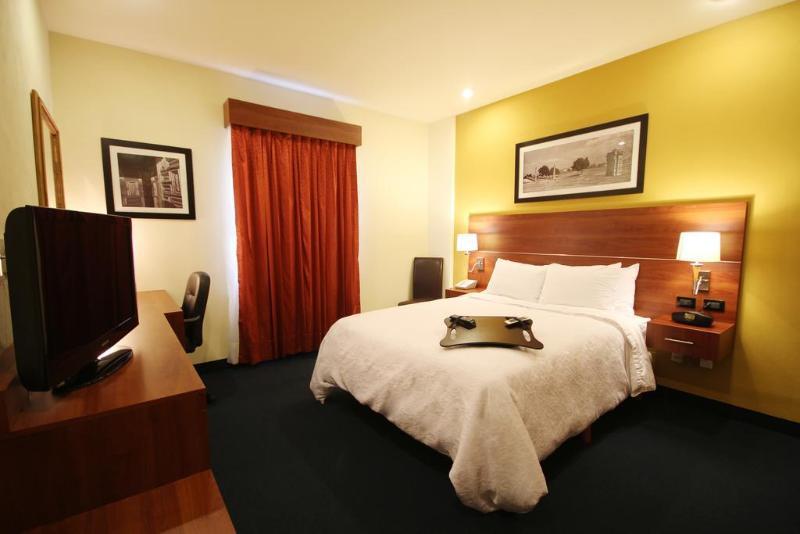 Hampton By Hilton San Juan Del Rio Hotel Bagian luar foto