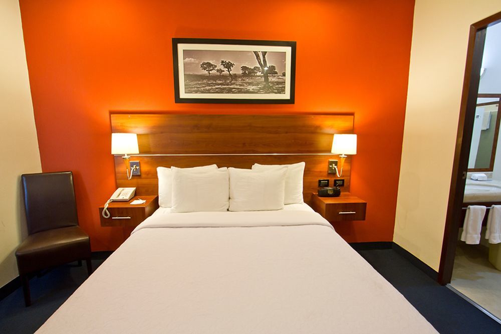 Hampton By Hilton San Juan Del Rio Hotel Bagian luar foto
