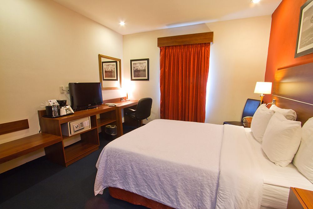 Hampton By Hilton San Juan Del Rio Hotel Bagian luar foto