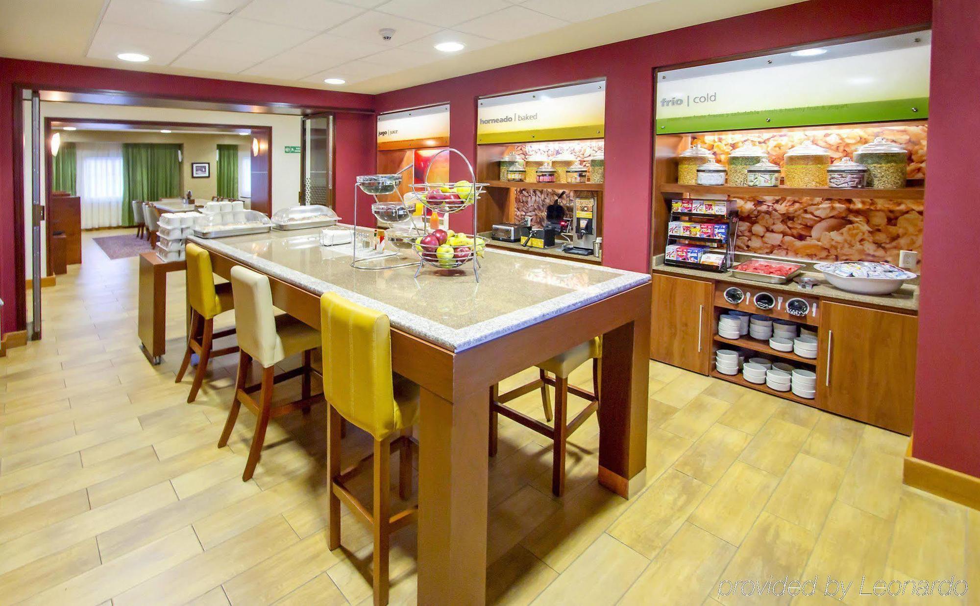 Hampton By Hilton San Juan Del Rio Hotel Bagian luar foto