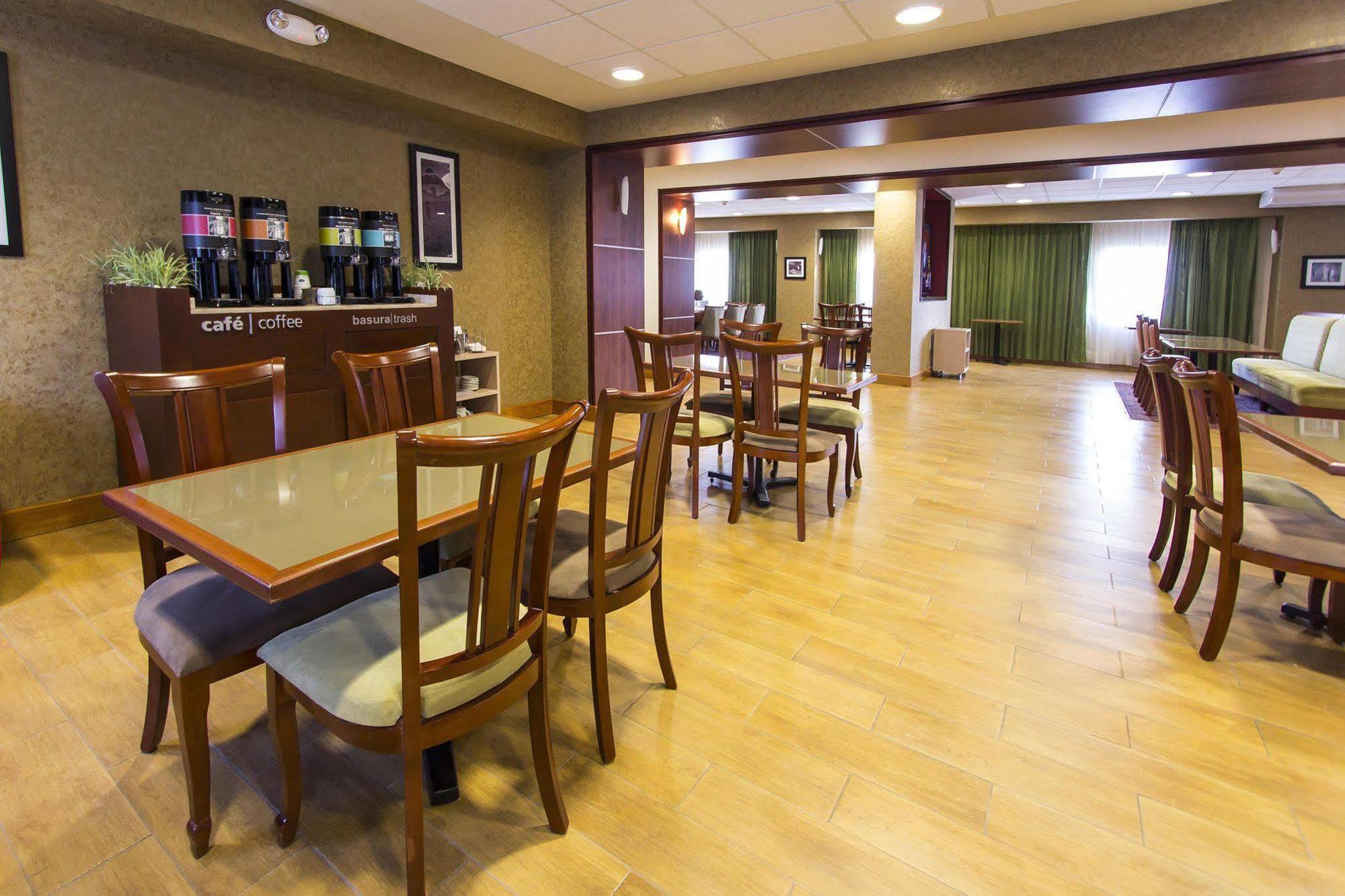 Hampton By Hilton San Juan Del Rio Hotel Bagian luar foto